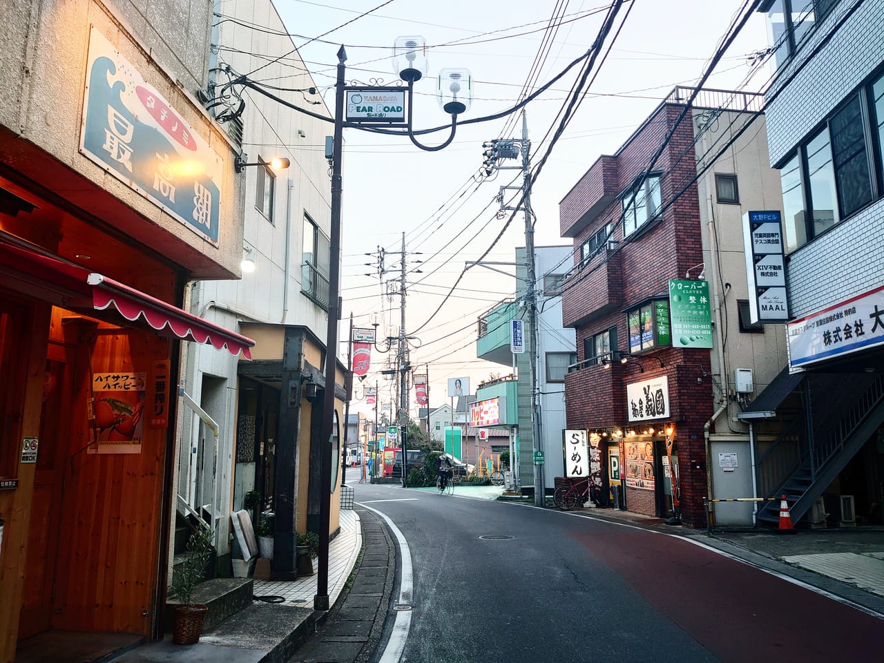 タチノミ最高潮_麺屋義國斜め前