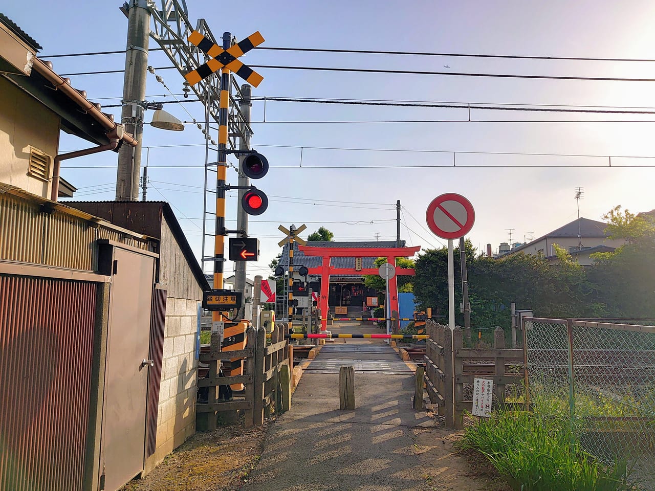 右京塚神社_踏み切り