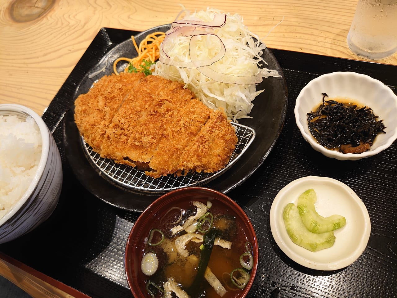 篭の鳥_厚切りとんかつ定食