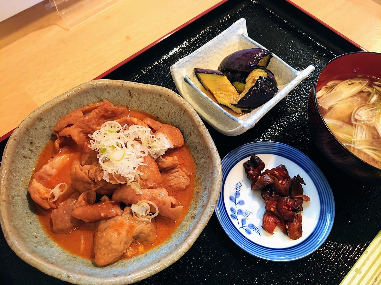 居酒屋縁ランチ_もつ煮込アップ