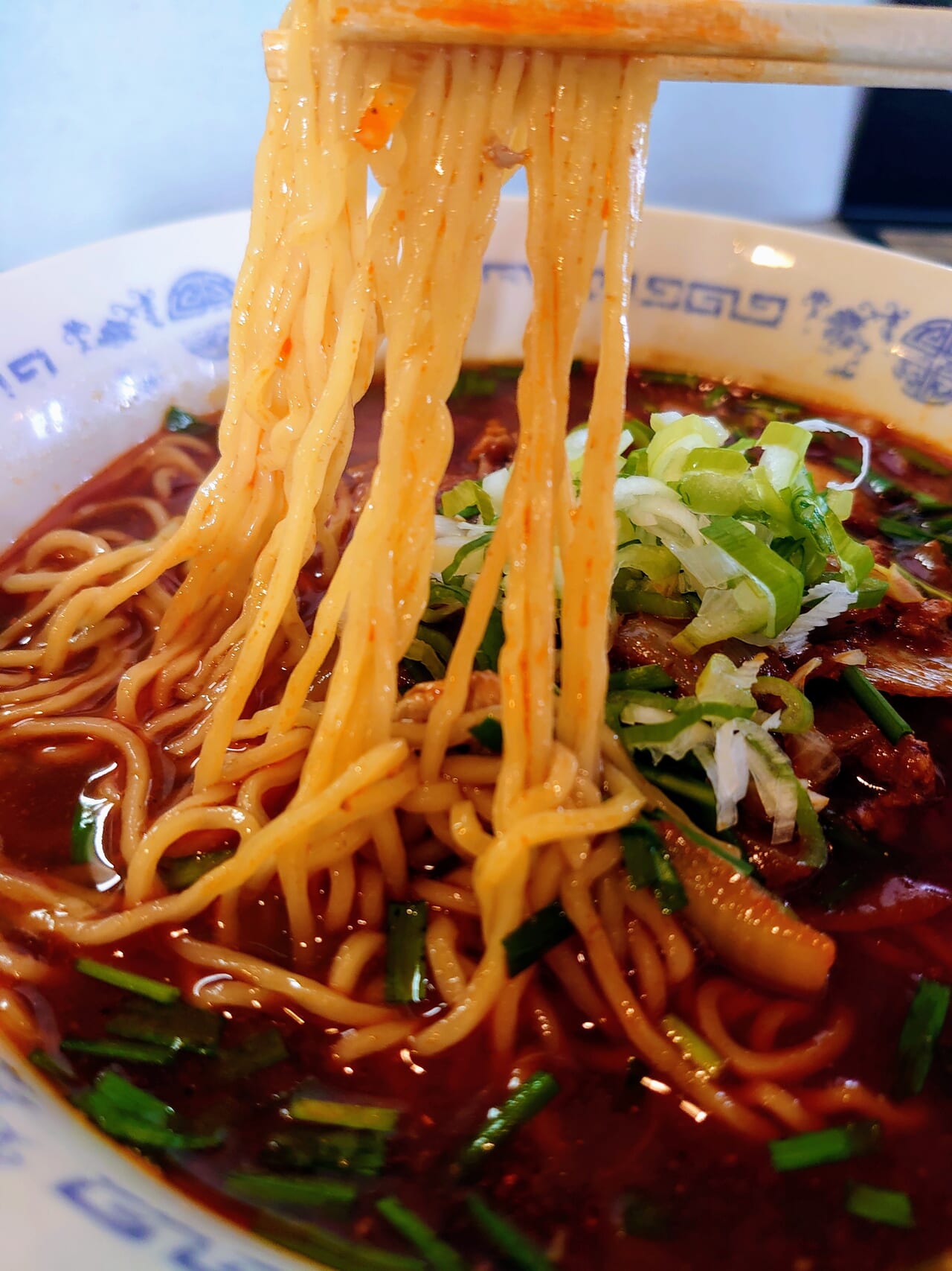 ふたご亭_勝浦タンタン風ラーメン麺リフト