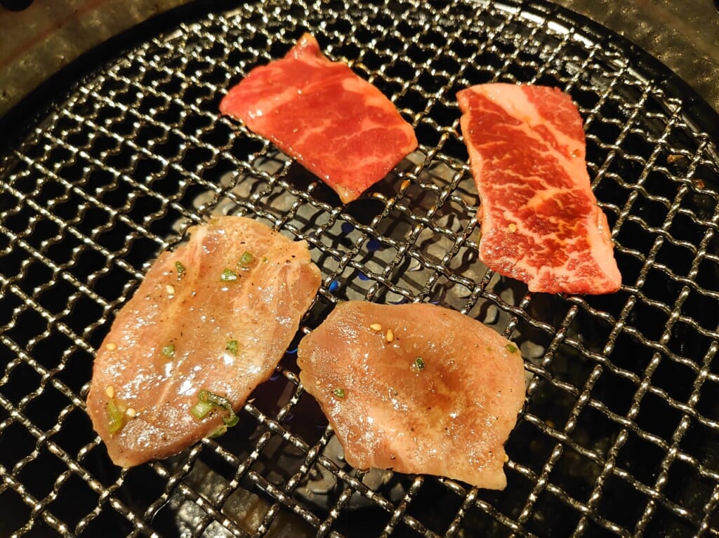 赤坂_肉焼く