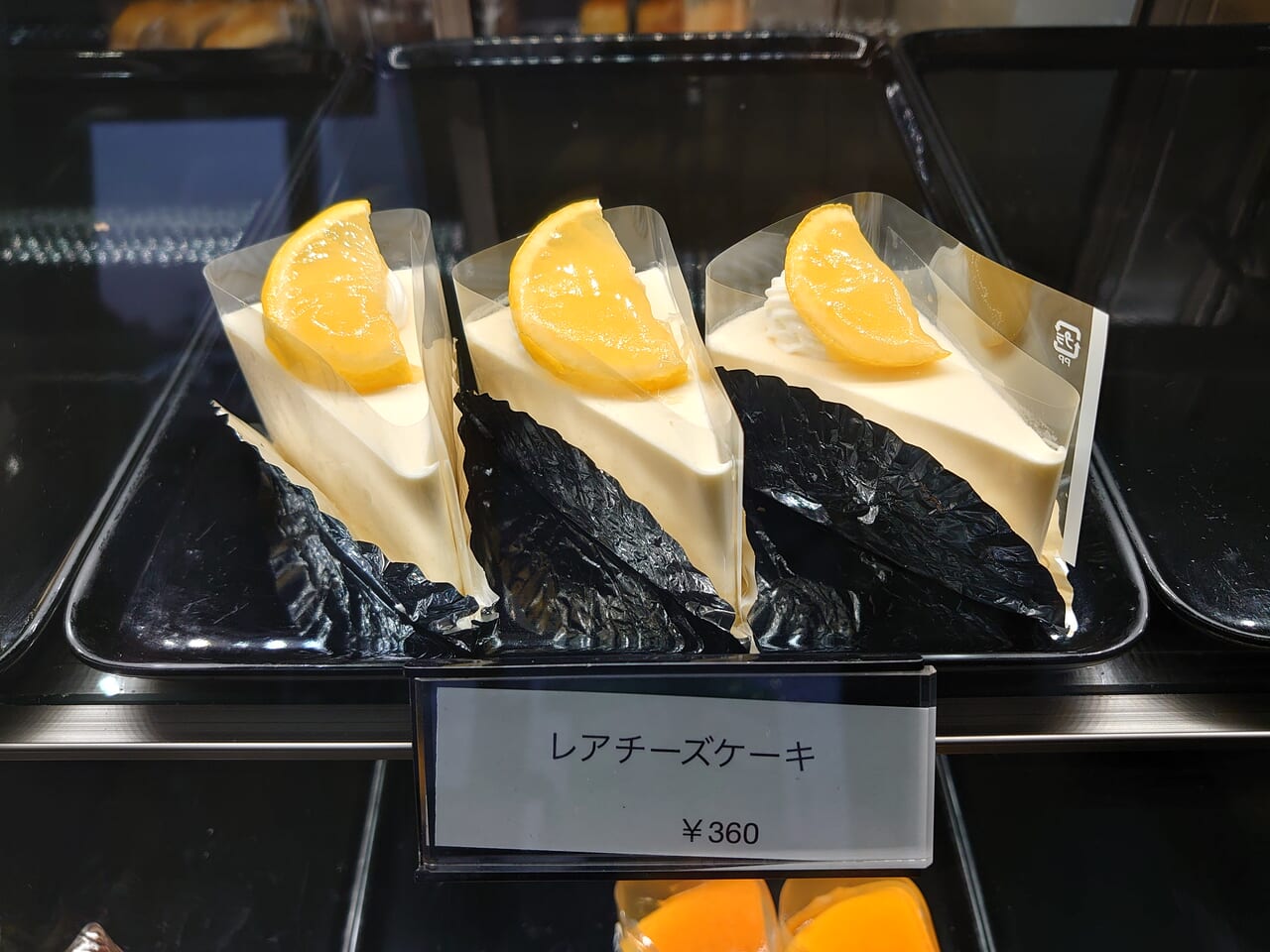 ハートランド_ショーケースレアチーズケーキ