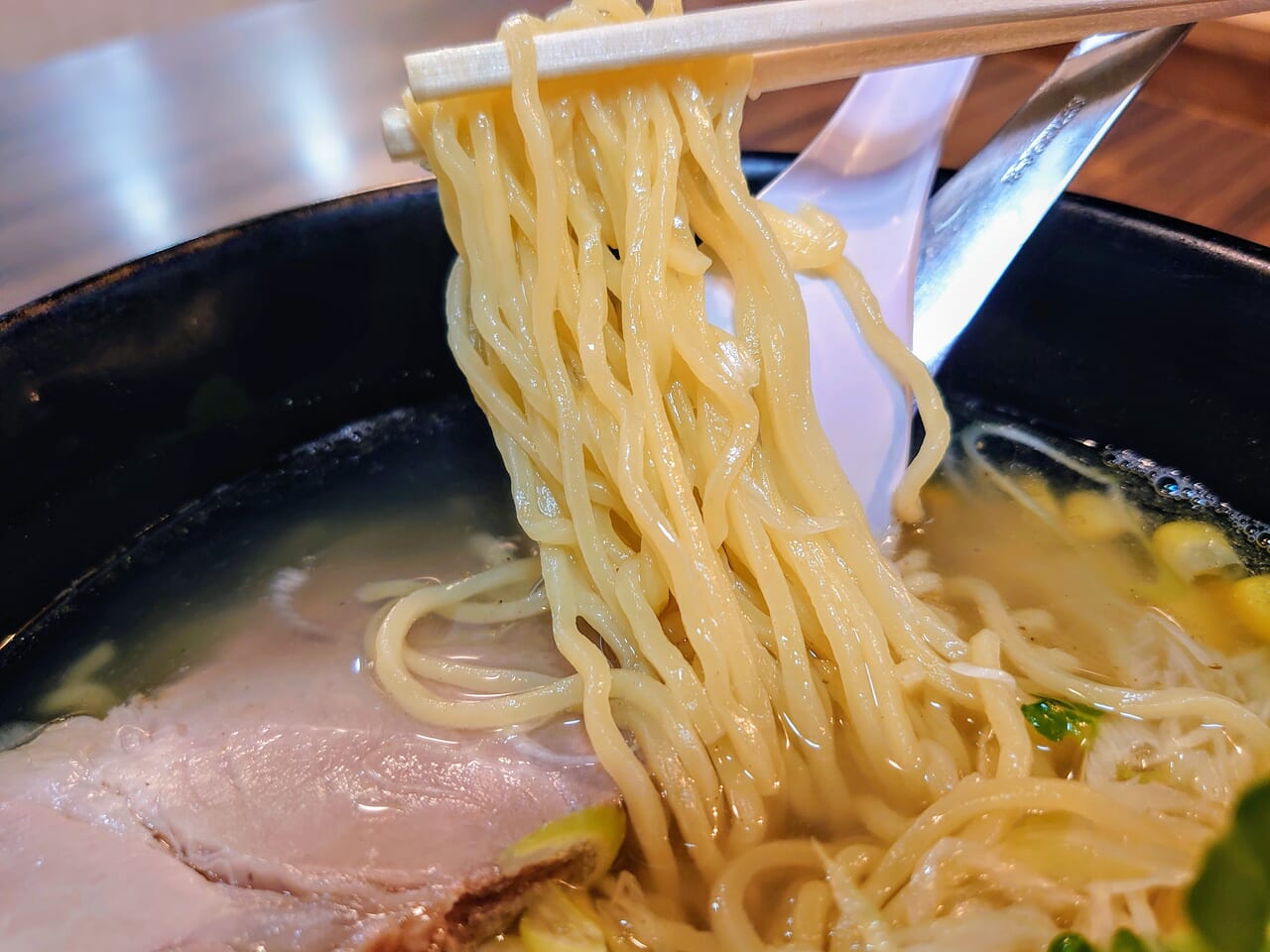 ひまわりラーメン_麺リフト