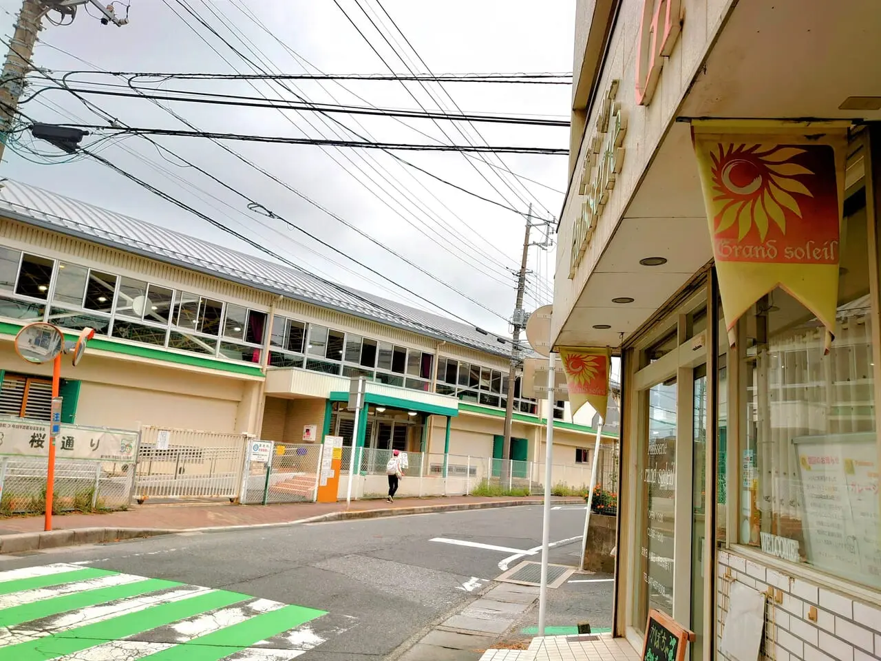 グランソレイユ閉店_体育館前