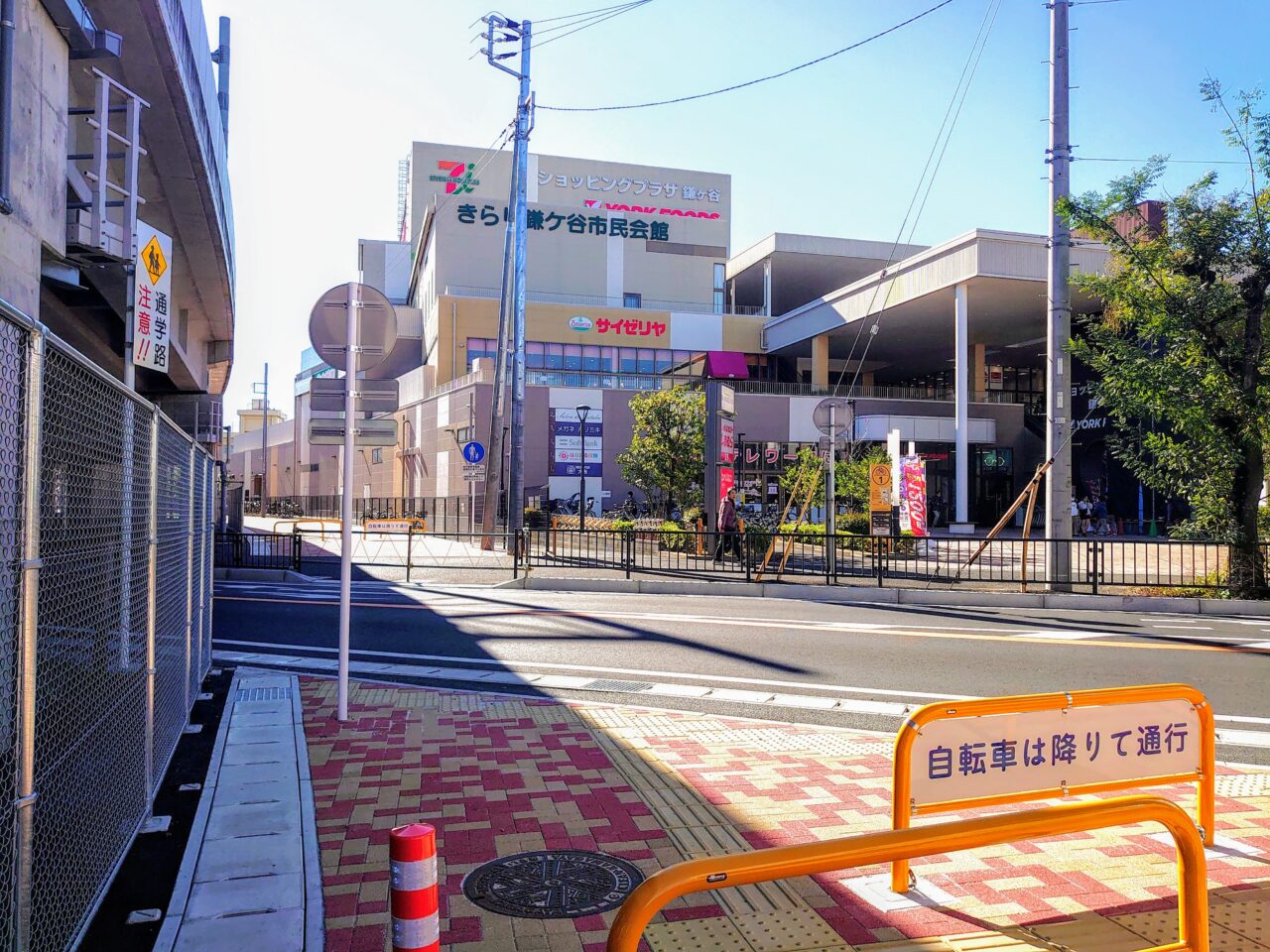 初富駅自転車道_歩道１