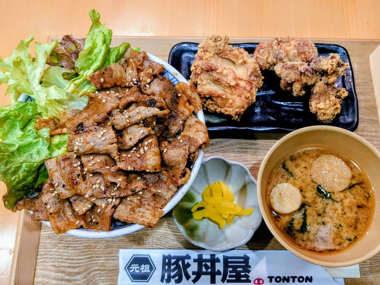 カルビ丼あらた_カルビ丼とからあげ