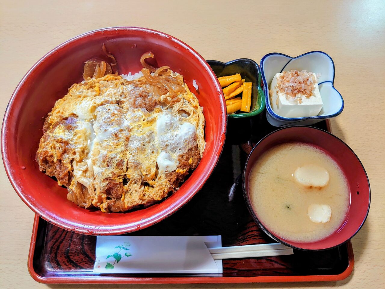 孫新_カツ丼１