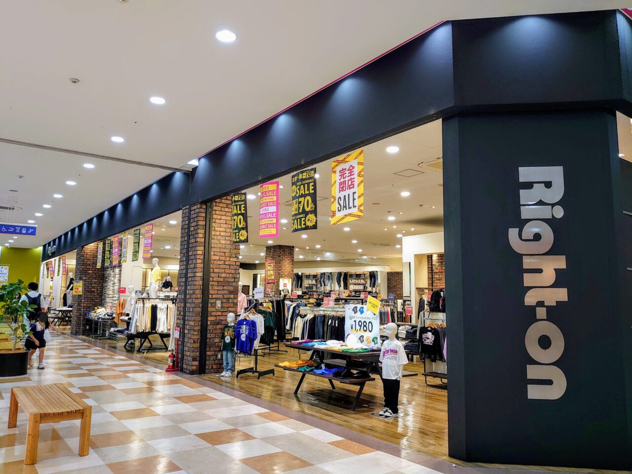 ライトオン閉店_外観１