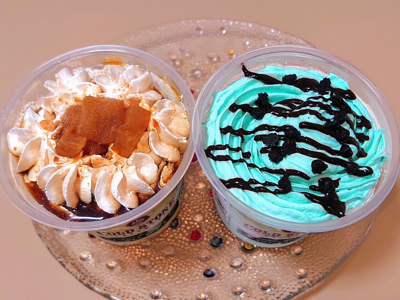 コールドストーン自販機_アイス食べる１