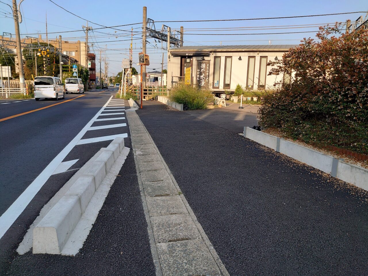 麺や木蓮再開_道路