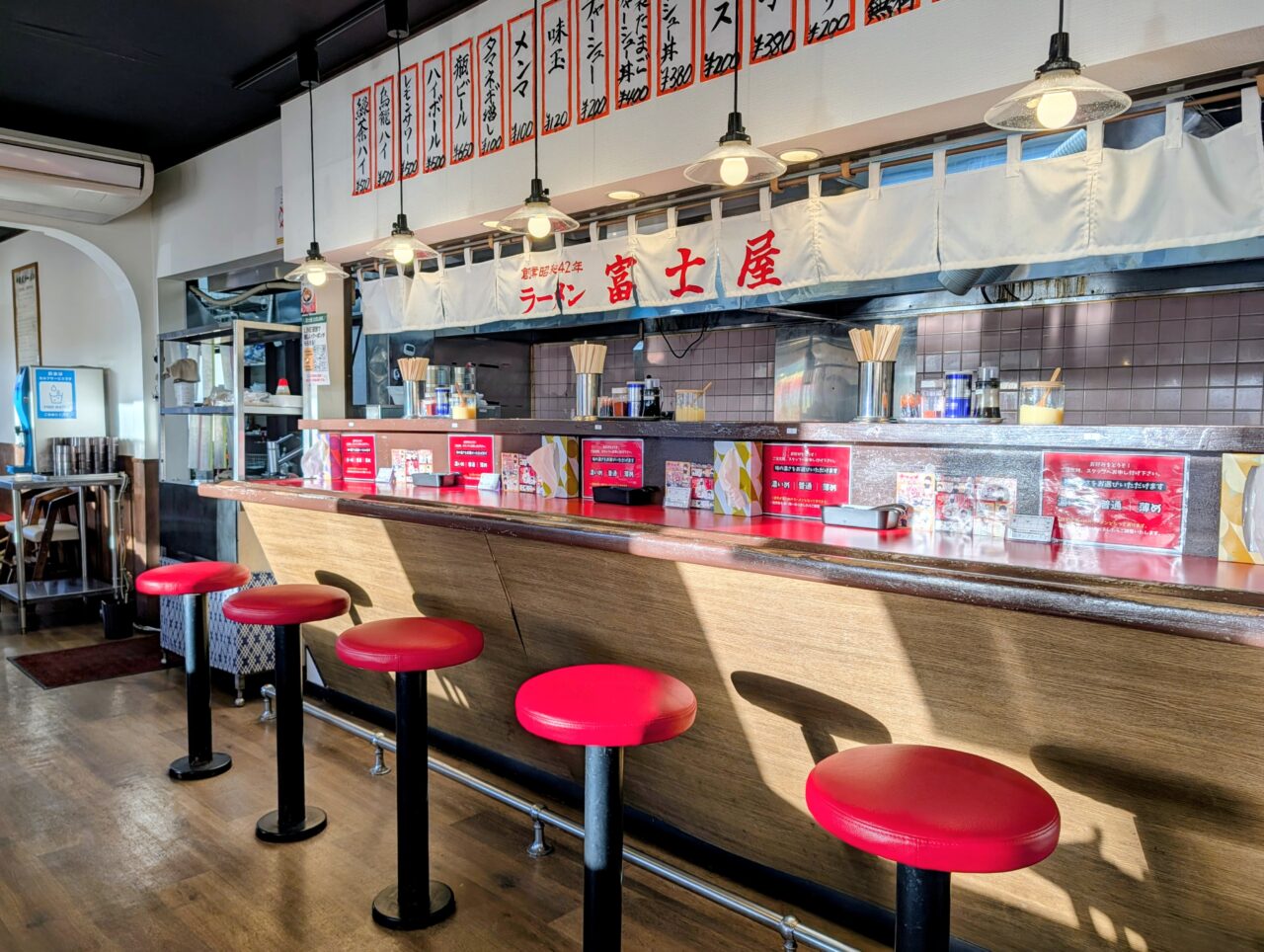 ラーメン富士屋白井_内観２