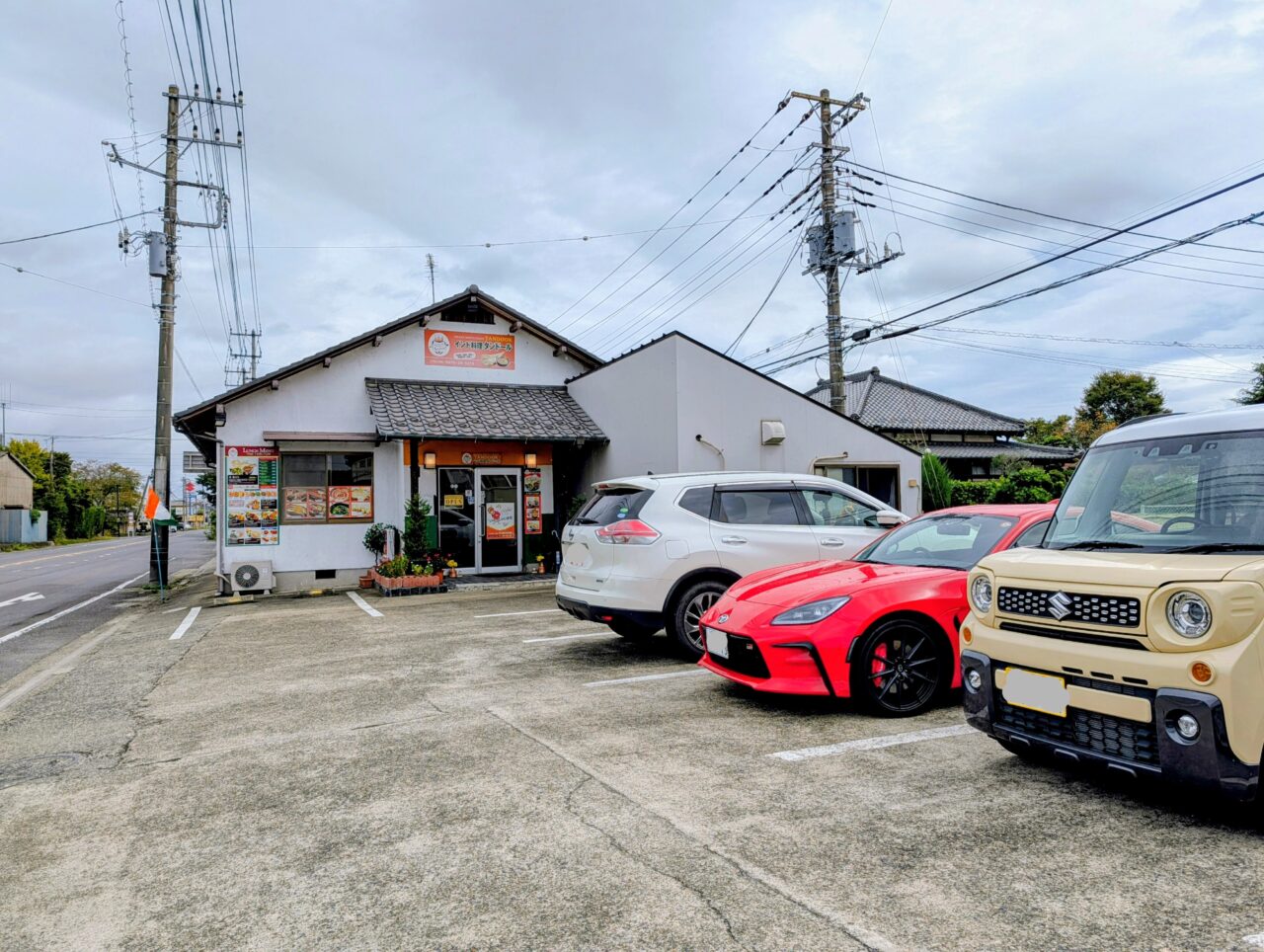 タンドール_駐車場