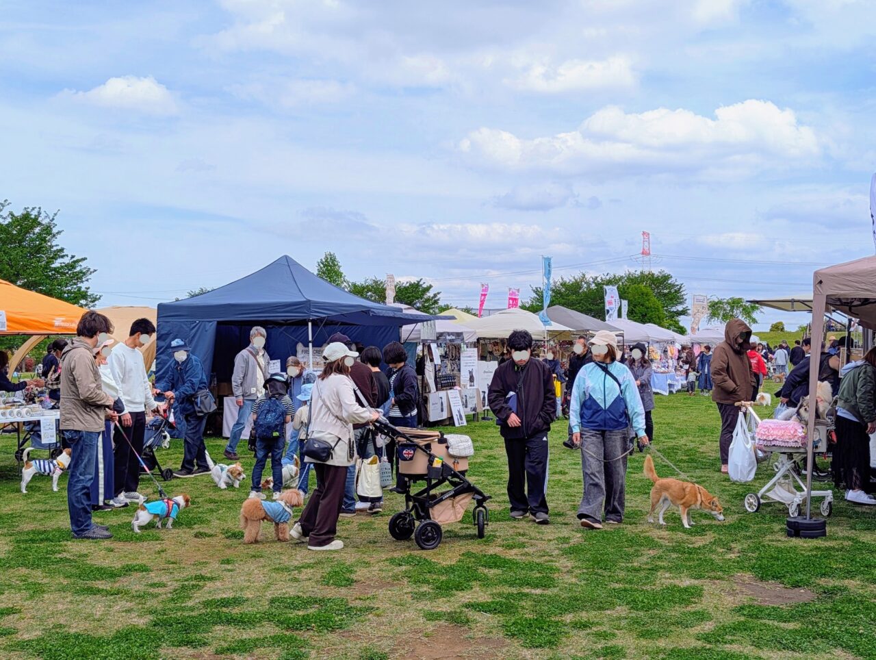 犬と春祭り2026年4月2_マルシェ１