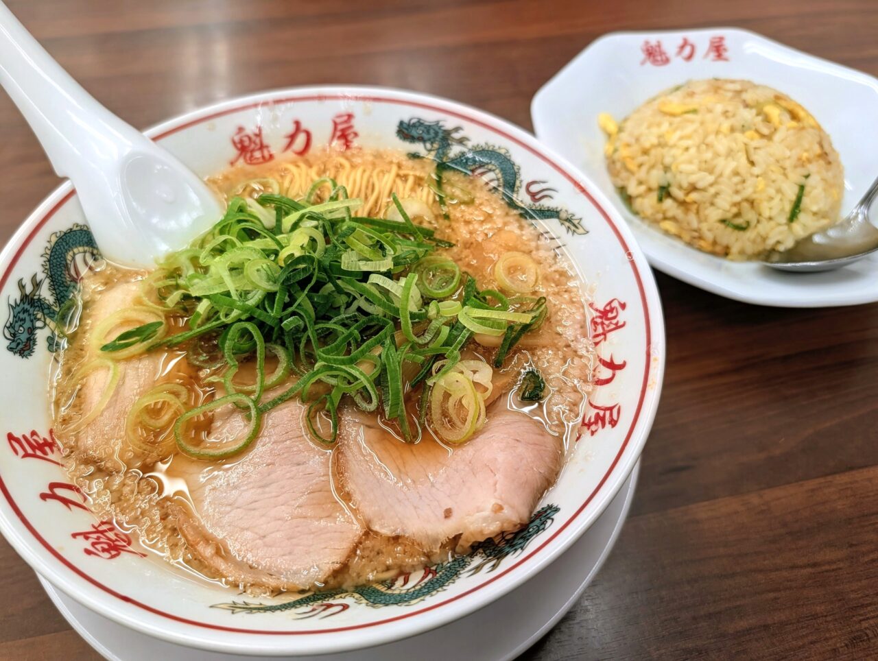 魁力屋ジョイフル本田オープン_背脂醤油ラーメン