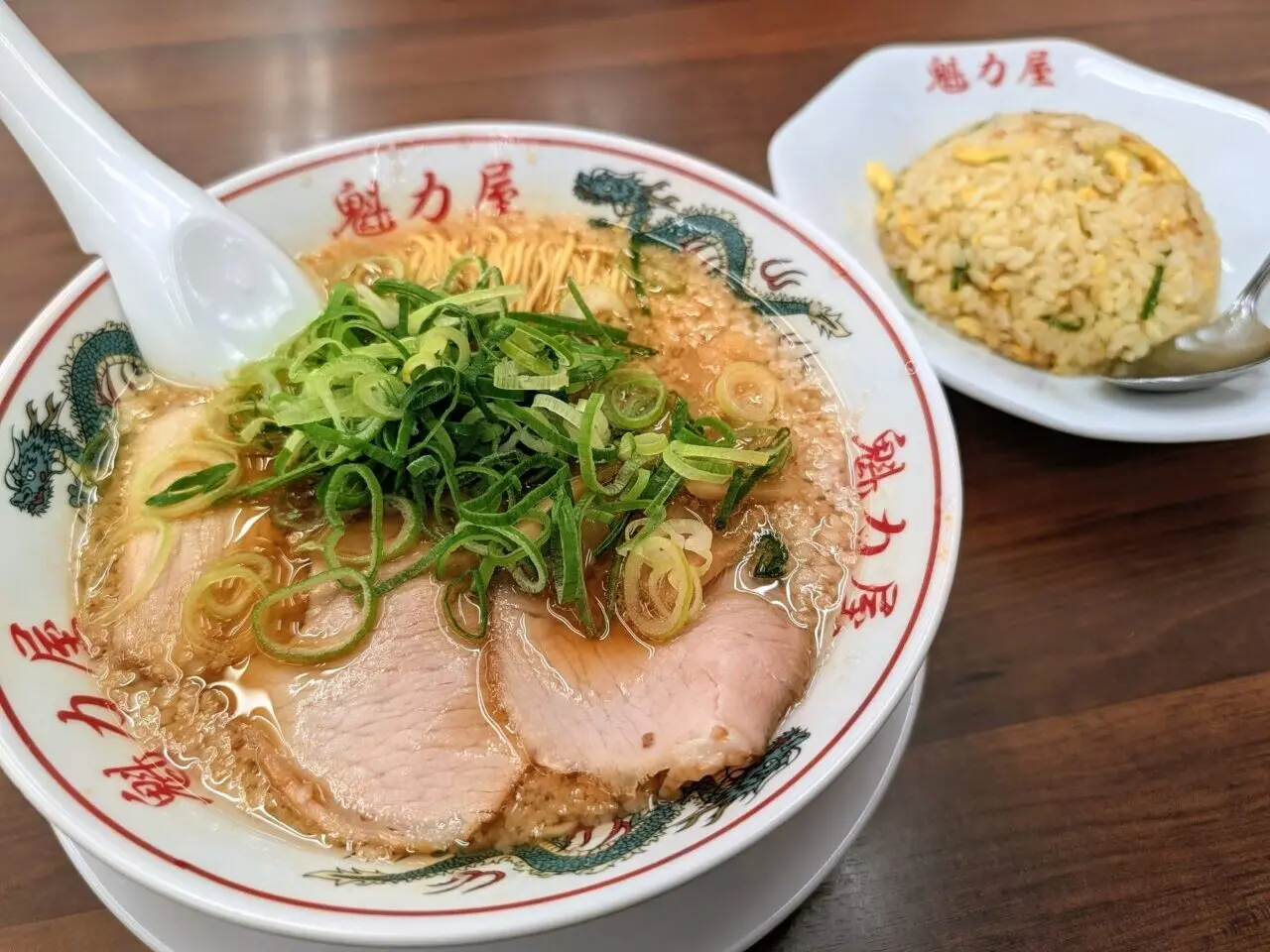 魁力屋ジョイフル本田オープン_背脂醤油ラーメン