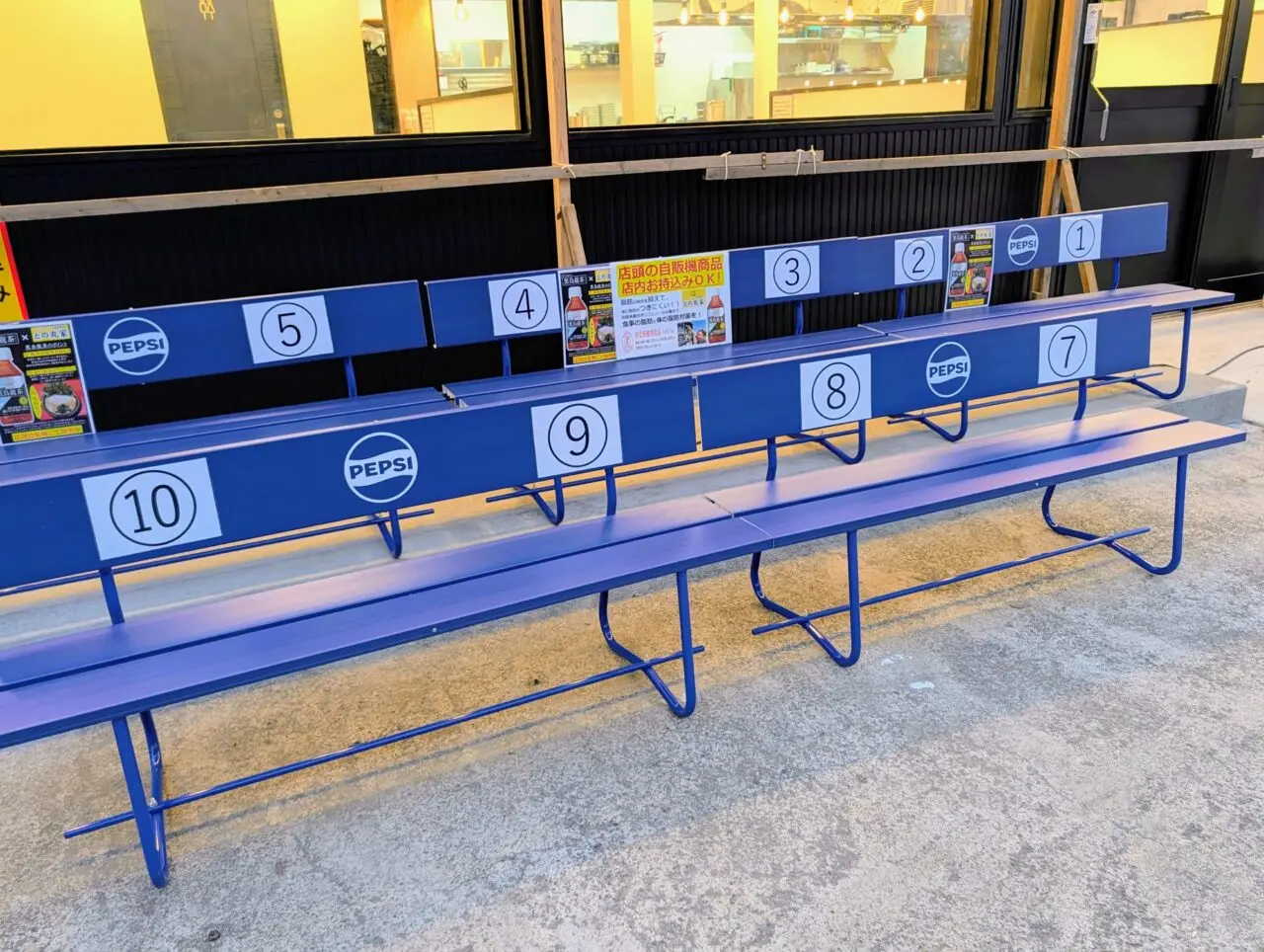 との丸家船取店_ベンチ